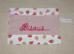 Petite pochette bisous fraises 1