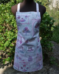 Tablier rose et ses gateaux 1